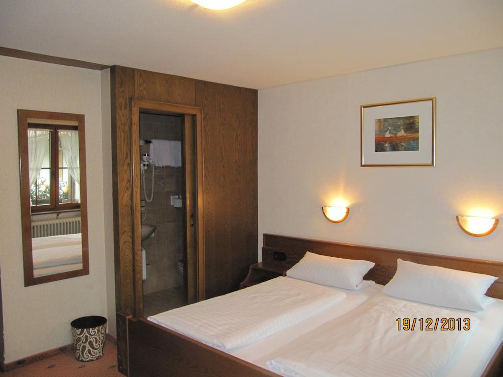 Gasthaus-Krone-Post Simonswald Chambre photo