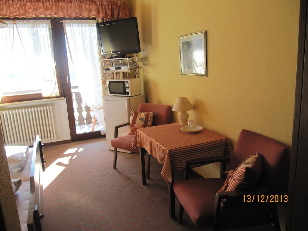 Gasthaus-Krone-Post Simonswald Extérieur photo