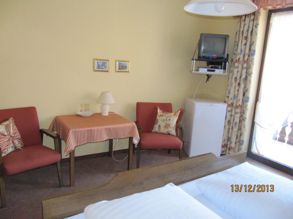 Gasthaus-Krone-Post Simonswald Extérieur photo