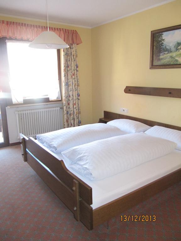 Gasthaus-Krone-Post Simonswald Extérieur photo