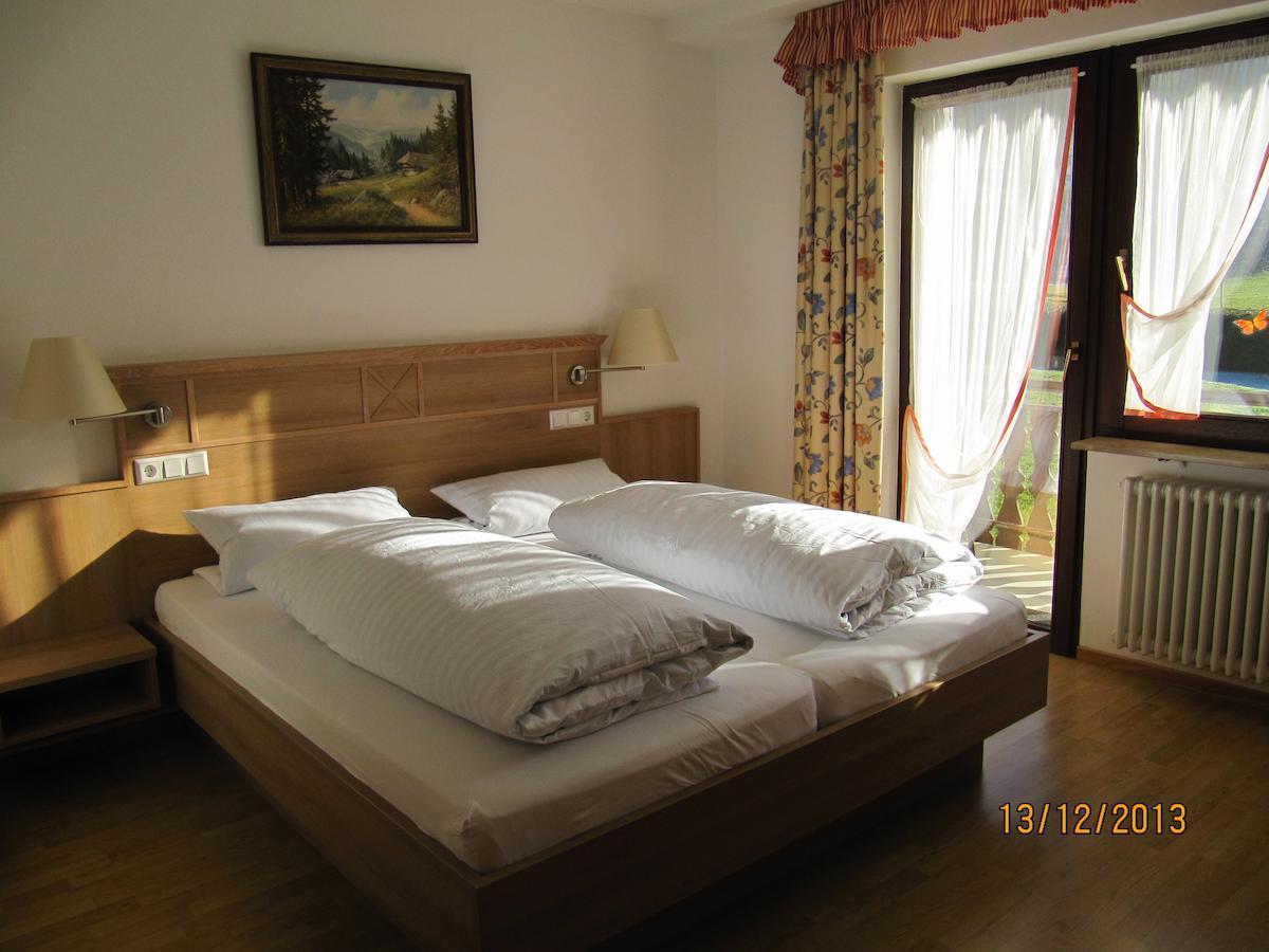 Gasthaus-Krone-Post Simonswald Chambre photo